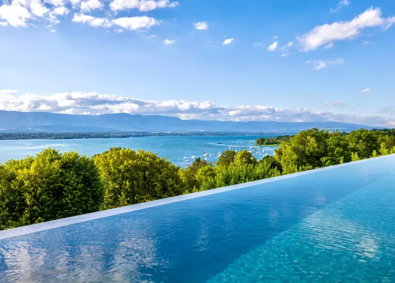 Piscine avec vue sur le lac Léman Piscine avec vue sur le lac Léman