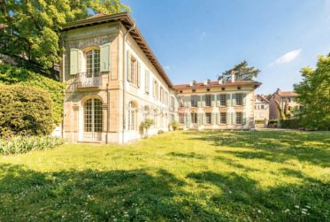 12 Rooms House, Manor house