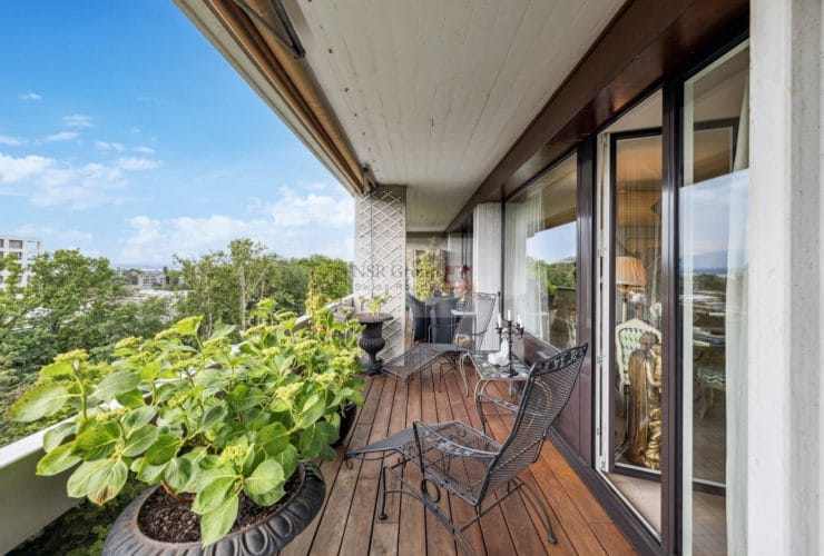 Luxurious renovated apartment 236 m² PPE with view of the Jet d'Eau and Salève