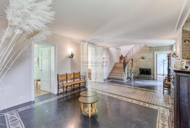 12 Rooms House, Manor house