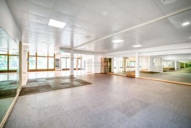 EXCLUSIVE LISTING – Commercial Space for Sale in a Lively and Bustling Neighborhood