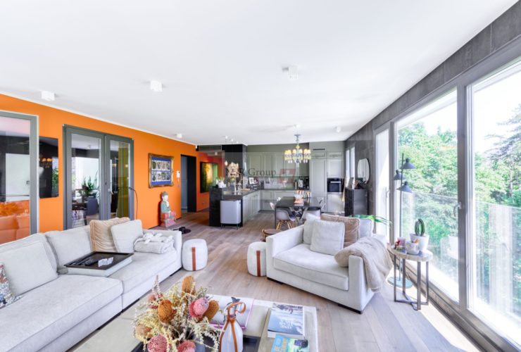 Contemporary apartment with high-end finishes - exclusive listing