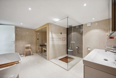 Detached Villa on a Large Plot