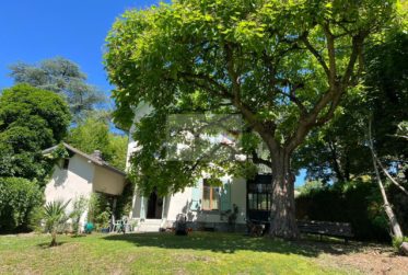 Maison meublée d’exception à louer à Carouge – 297 m² avec jardin et dépendance