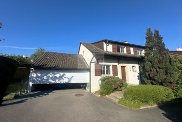 Belle maison familiale avec grand jardin à Veyrier