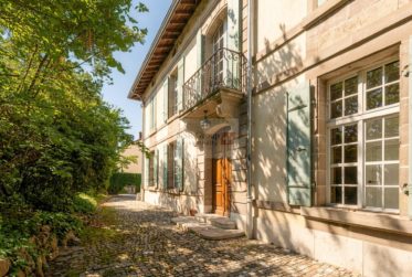 12 Rooms House, Manor house
