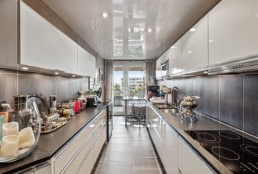 Luxurious renovated apartment 236 m² PPE with view of the Jet d'Eau and Salève