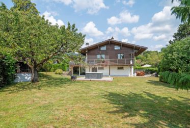 Detached Villa on a Large Plot