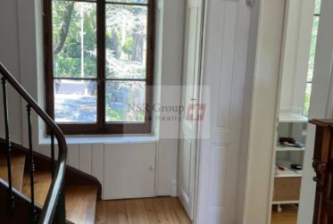Maison meublée d’exception à louer à Carouge – 297 m² avec jardin et dépendance