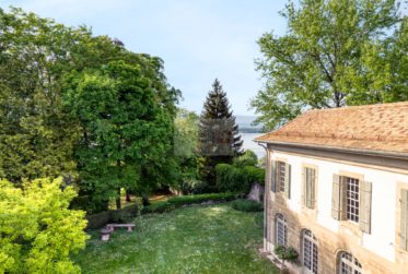 12 Rooms House, Manor house