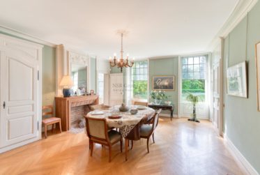 12 Rooms House, Manor house